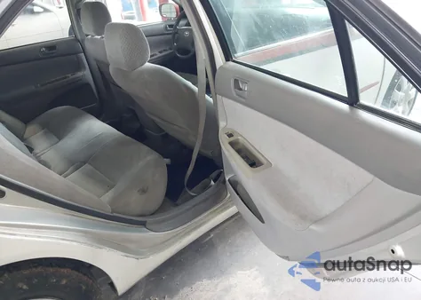 2003 Toyota Camry Le z USA, uszkodzony, nr VIN 4T1BE32K33U673674